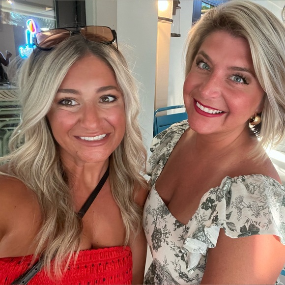 Meet your Posher, Erin - Picture 1 of 2